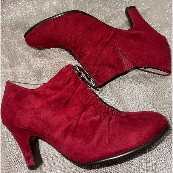 Aerosoles Heel Rest NWOT Ankle Booties Burgundy Size 7 - Picture 1 of 5